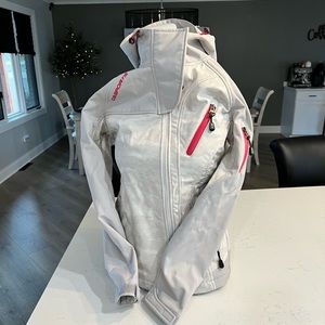 CB SPORTS ADVANCE PERFORMANCE WATERPROOF ALL WEATHER JACKET SIZE S